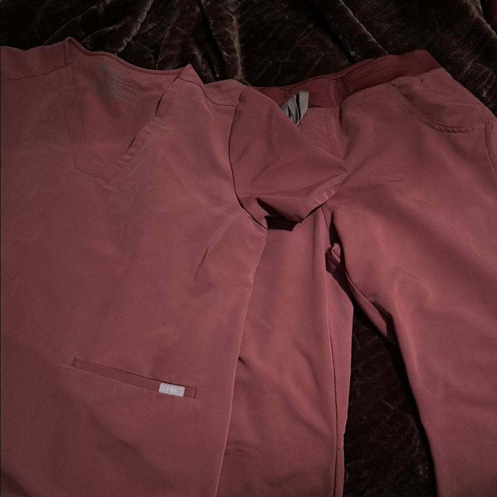 Figs Pink Relaxed Fit scrub set